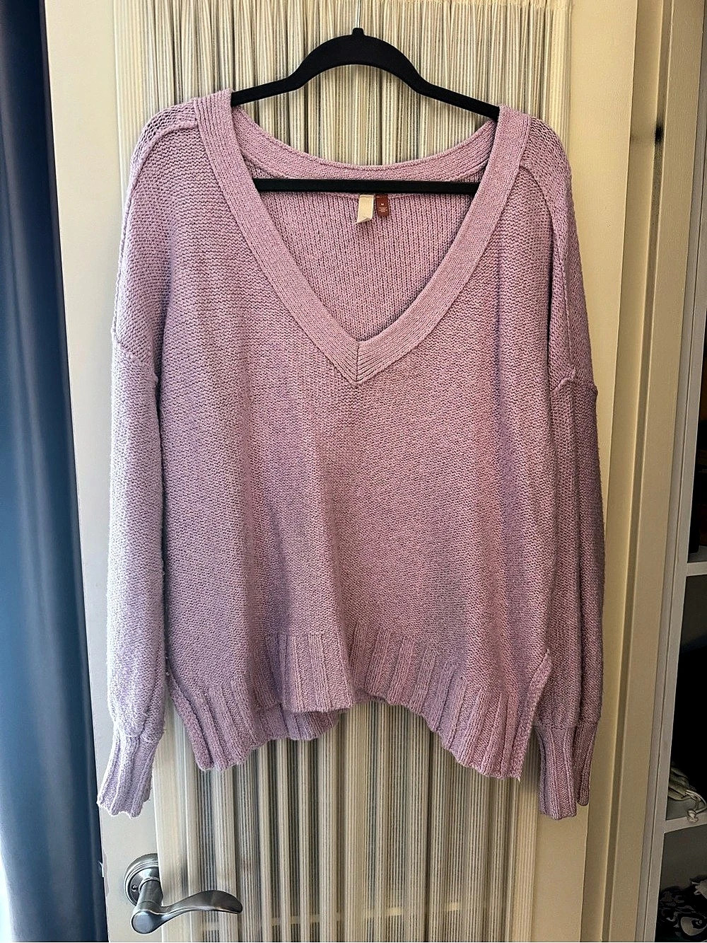 Pilcro V-Neck Sweater in light purple Size Medium
